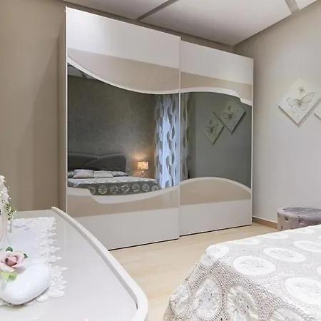 לינה וארוחת בוקר Nadia